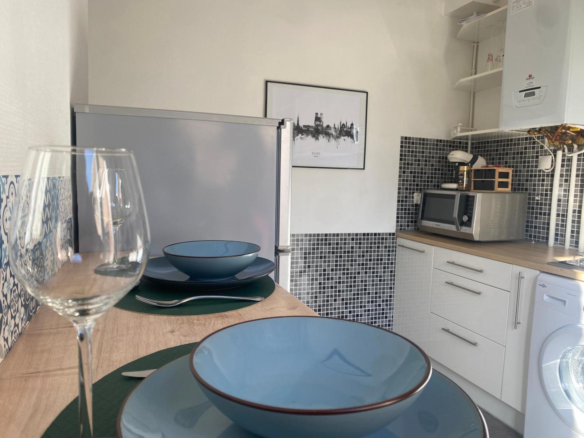 Au Cosy Garden Apartment Reims Bagian luar foto